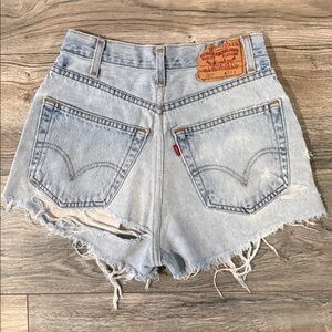 Vintage 550 Levi’s Light Blue Denim Shorts (The vintage twin)